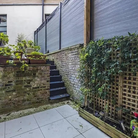 Unique Luxury In The Heart Of London. Air Conditioned With Private Garden Apartment