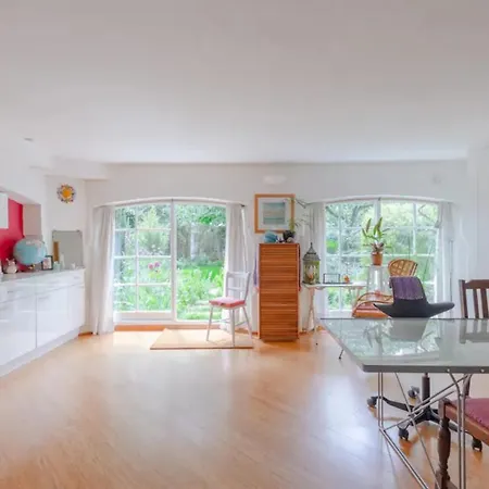 Apartment Vibrant 2bd Flat - Near Bridge