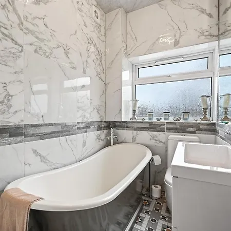 Wembley Luxury Residence- Opulence House *