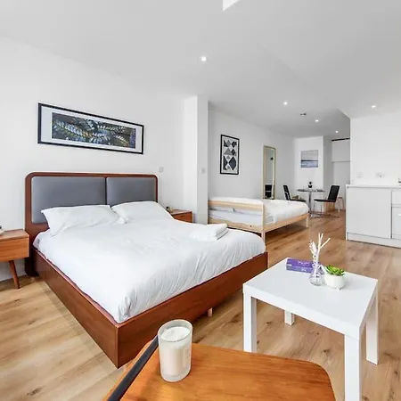 Stylish Sleep6 Flat At Iconic Piccadilly Circusvr6 *