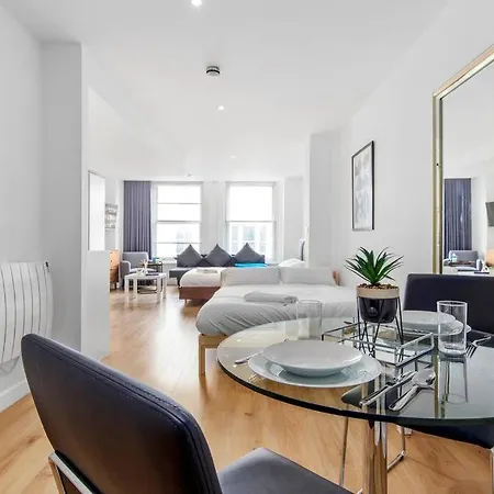 Stylish Sleep6 Flat At Iconic Piccadilly Circusvr6