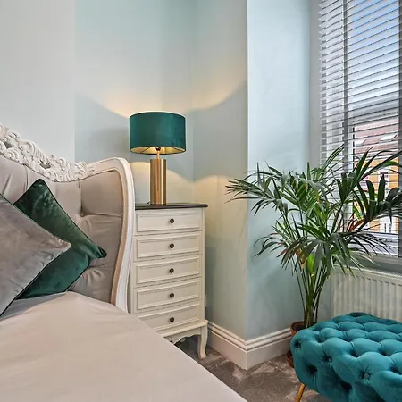 Wembley Luxury Residence- Opulence House Holiday home
