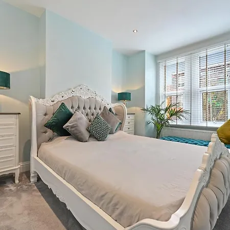 Wembley Luxury Residence- Opulence House *