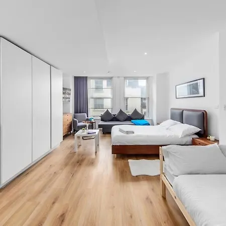 Stylish Sleep6 Flat At Iconic Piccadilly Circusvr6