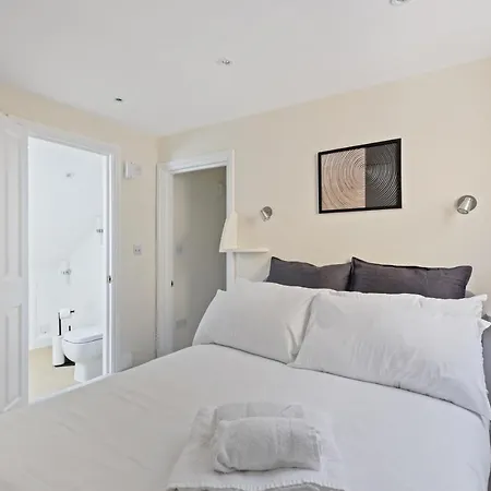 Knightsbridge Sapphire By Dena Elite Collection Holiday home London