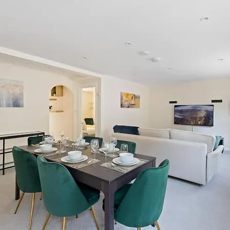 Knightsbridge Sapphire By Dena Elite Collection Holiday home *