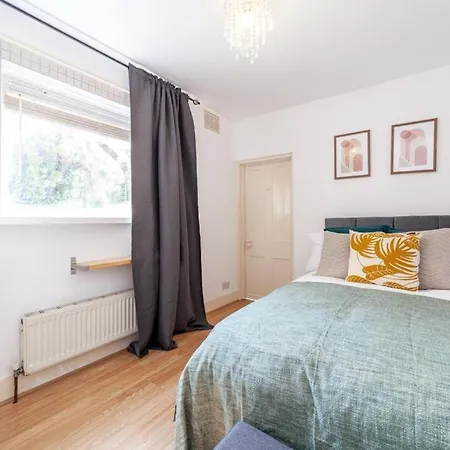 One Bedroom Flat In The Heart Of Brixton *