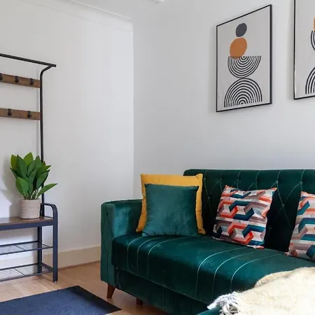 One Bedroom Flat In The Heart Of Brixton Apartment