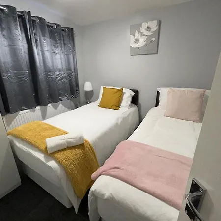 Holiday home Mona's Dagenham