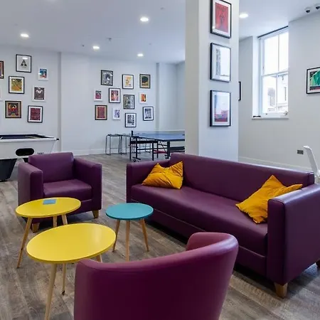 Stunning Modern At Seven Sisters Located In London