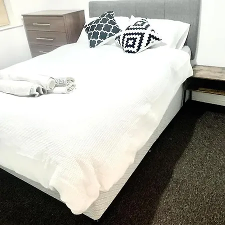 Apartment Flat In London- Modern 2 Bedroom Near Wembley *