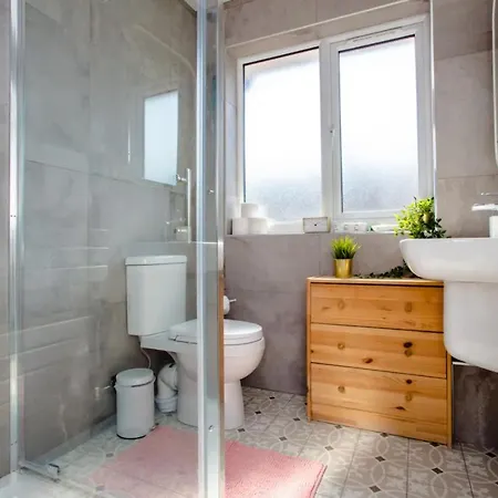 Stylish 4bd House With Private Garden - Stratford Casa vacanze Londra