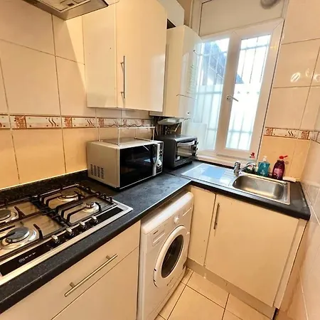 Stepney Green Holiday Apartment London