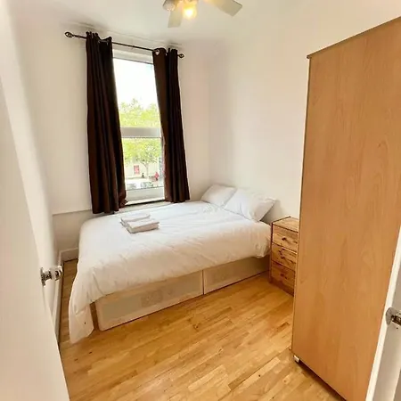 Stepney Green Holiday * London