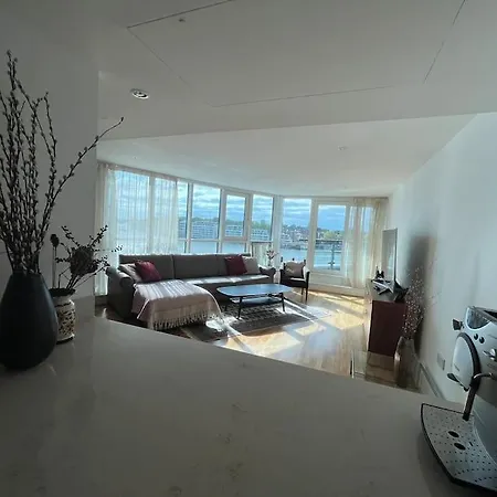 Apartment River View London