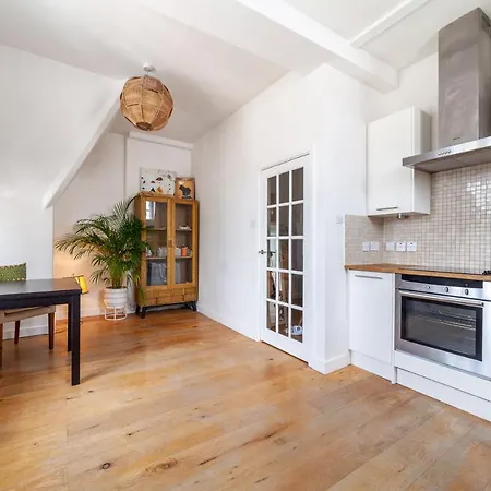 Fantastic Floor 1 Bedroom Loft Flat In Fitzrovia