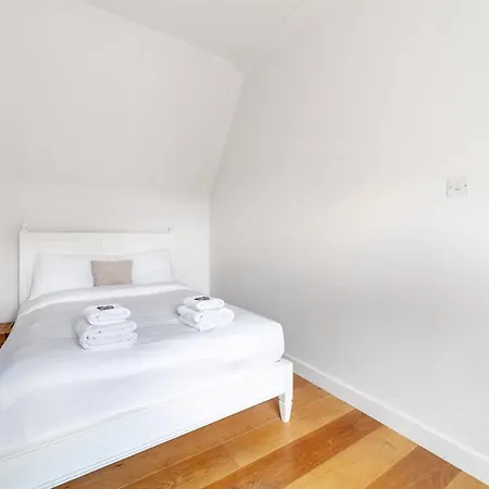 Fantastic Floor 1 Bedroom Loft Flat In Fitzrovia
