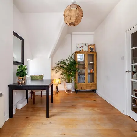 Fantastic Floor 1 Bedroom Loft Flat In Fitzrovia *
