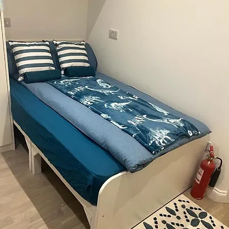 Queenstown Road Studio Flat Apartment *