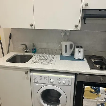 Queenstown Road Studio Flat London