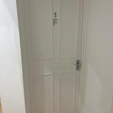Queenstown Road Studio Flat * London