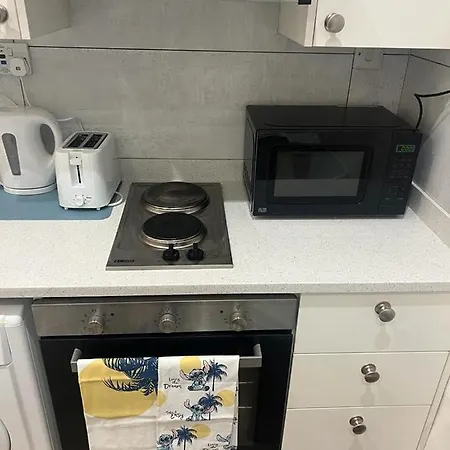 Queenstown Road Studio Flat Apartment London
