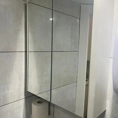Queenstown Road Studio Flat Apartment