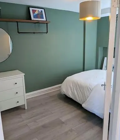 Stylish 2 Bedroom Flat In Angel Location *