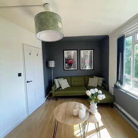 Stylish 2 Bedroom Flat In Angel Location *