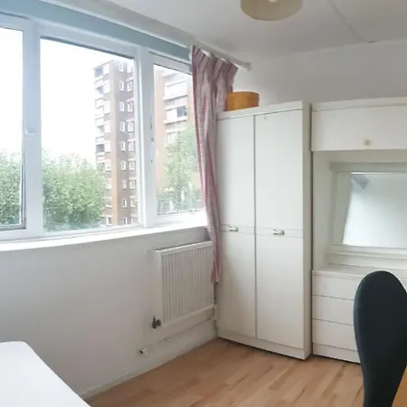 Habitación en casa particular Elephant & Castle - Zone 2 - Private - Shared Bathroom *