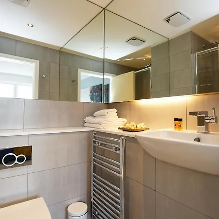 Staycity Greenwich High Road Апарт-отель Лондон