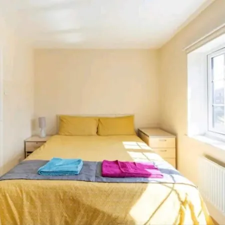 Ensuite Near Canal * Саутхолл