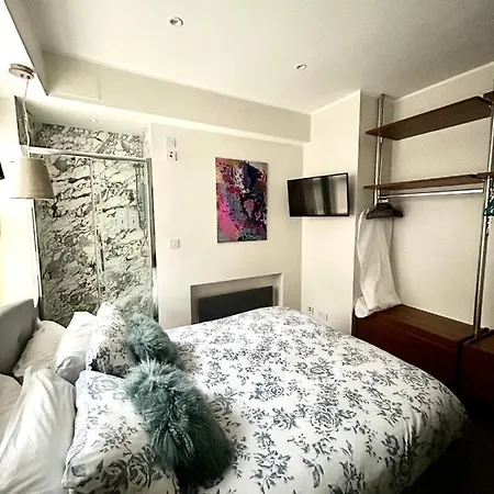 Soho Apartment *