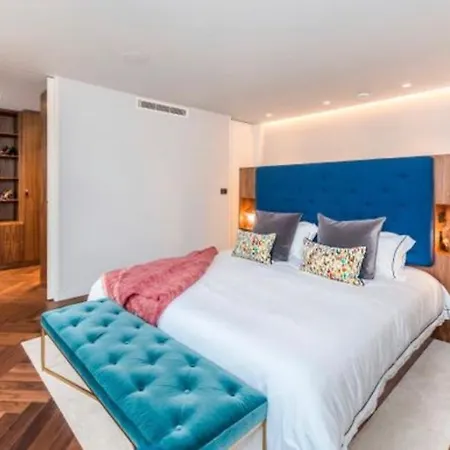 Apartment Modern Penthouse In The London