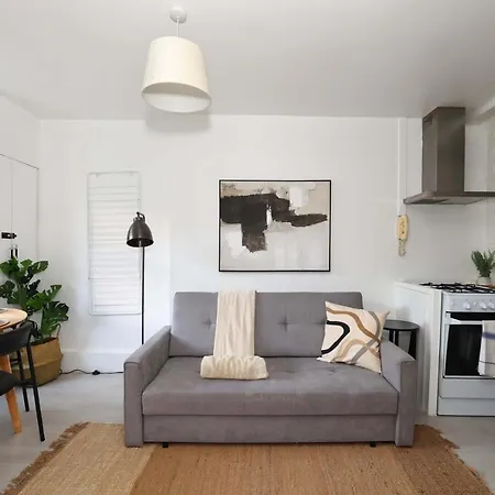 W For 4. Open Plan Kitchen/living Apartment