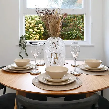 W For 4. Open Plan Kitchen/living 公寓 *