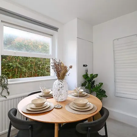 Apartment W For 4. Open Plan Kitchen/living London