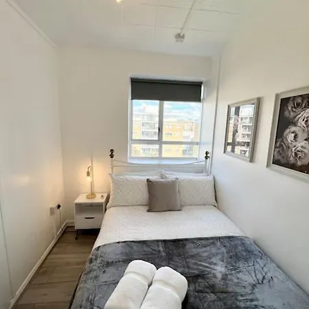 Lovely 3 Bedrooms Flat * London