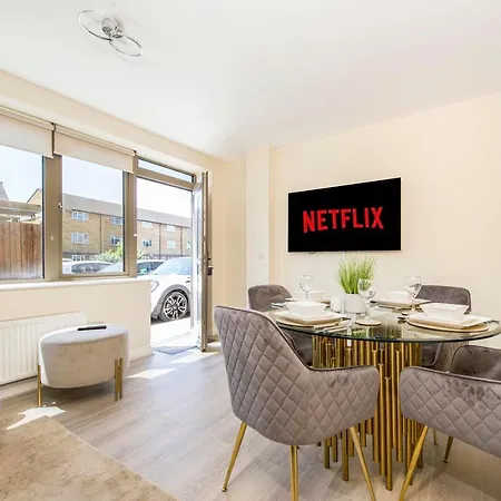 Apartment Prime Luxury, Heathrow, Freeparking, Wifi, Netflix *