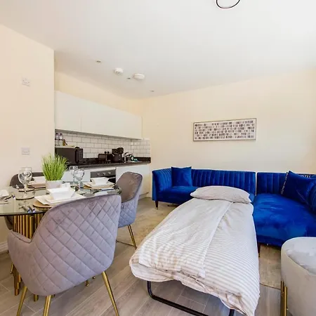 Prime Luxury, Heathrow, Freeparking, Wifi, Netflix * Yiewsley