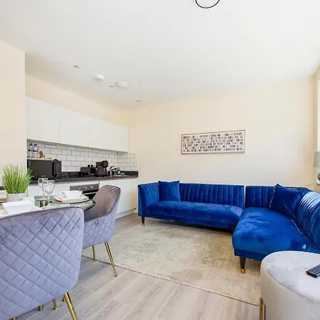Prime Luxury, Heathrow, Freeparking, Wifi, Netflix Apartment Yiewsley