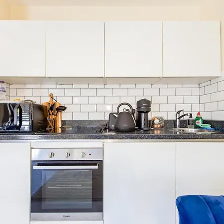 Prime Luxury, Heathrow, Freeparking, Wifi, Netflix * Yiewsley