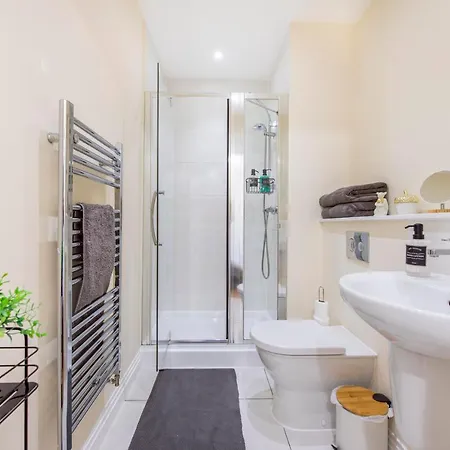 Prime Luxury, Heathrow, Freeparking, Wifi, Netflix