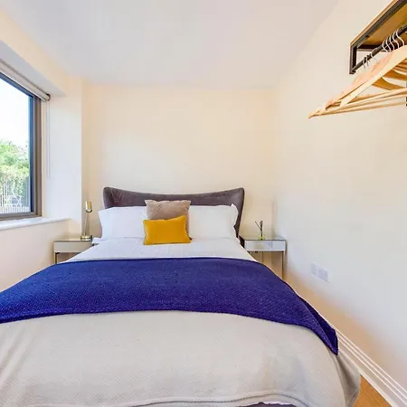 Prime Luxury, Heathrow, Freeparking, Wifi, Netflix *