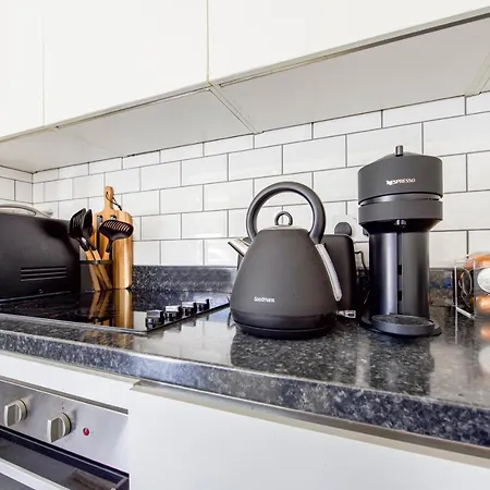 Prime Luxury, Heathrow, Freeparking, Wifi, Netflix * Yiewsley
