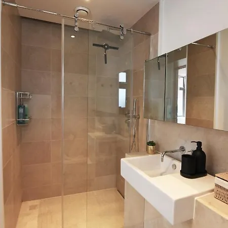 Oxford Street Luxurious 3 Bedroom Apartament