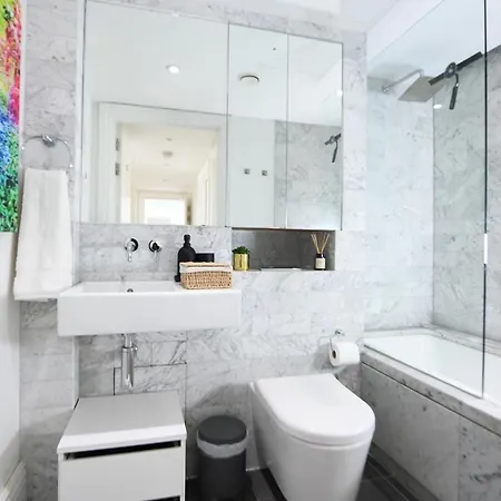 Oxford Street Luxurious 3 Bedroom