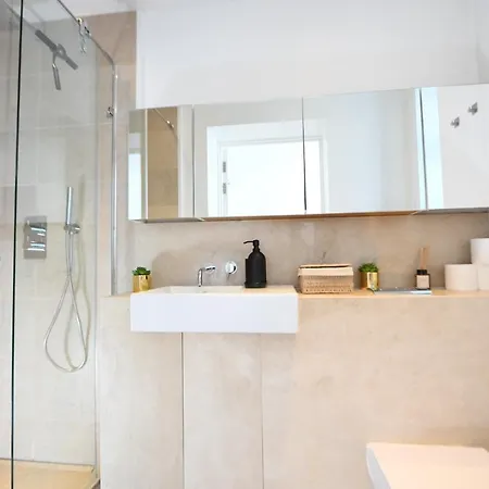 Oxford Street Luxurious 3 Bedroom Apartament Londyn