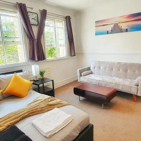 Trendy 2bed Flat Bethnal *