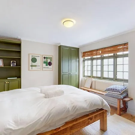 Whimsical 4 Bedroom House In Elephant And Castle Apartment